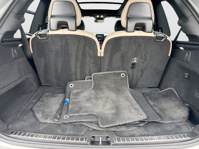 Certified 2025 Volvo XC90 B6 Ultra AWD/4WD image 24