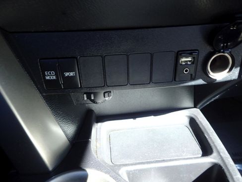 Used 2013 Toyota RAV4 XLE image 21