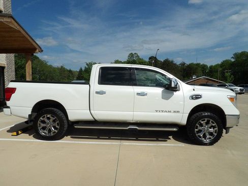 Used 2017 Nissan Titan SL w/ Chrome Package AWD/4WD image 6