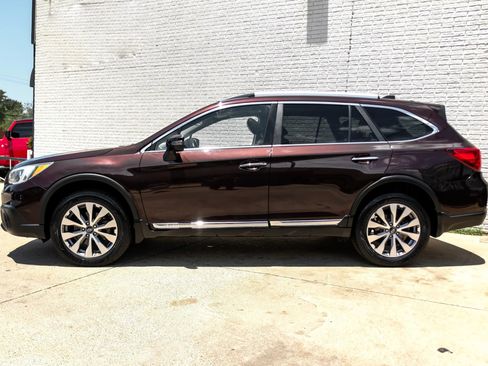 Used 2017 Subaru Outback 2.5i Touring AWD/4WD image 11