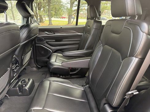 Certified 2024 Jeep Grand Cherokee L Limited w/ Luxury Tech Group II image 11