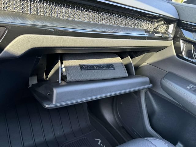 Certified 2024 Chevrolet Trax RS w/ Sunroof Package FWD image 34