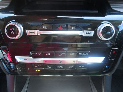 Used 2022 Ford Explorer Limited w/ Hybrid Equipment Group 310A AWD/4WD image 30