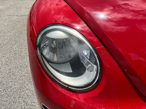 Used 2018 Volkswagen Beetle 2.0T S FWD image 31