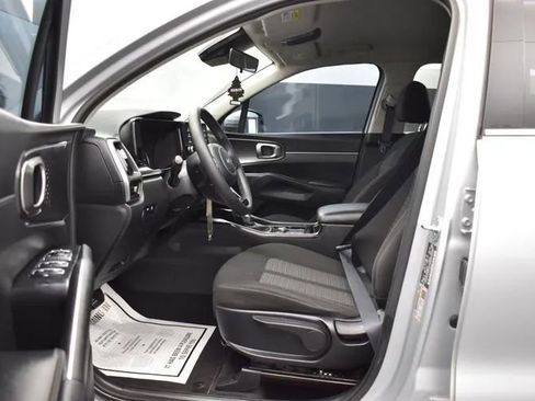 Used 2022 Kia Sorento LX AWD/4WD image 14