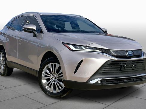 Used 2023 Toyota Venza XLE image 2