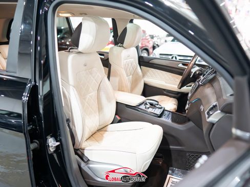 Used 2019 Mercedes-Benz GLS 550 4MATIC w/ Grand Edition Package image 17