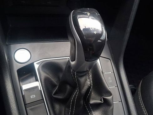 Certified 2022 Volkswagen Taos SE image 16