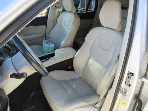 Used 2019 Volvo XC90 T6 Momentum w/ Advanced Package image 20