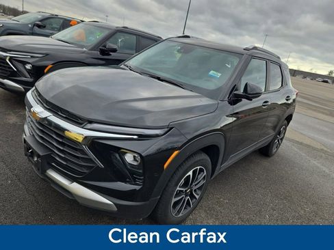 Used 2025 Chevrolet TrailBlazer LT w/ Driver Confidence Package image 2