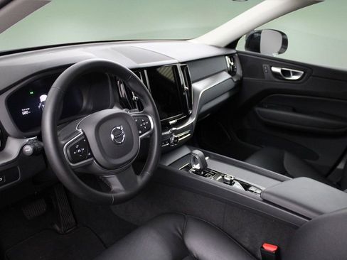 Certified 2025 Volvo XC60 B5 Core image 27