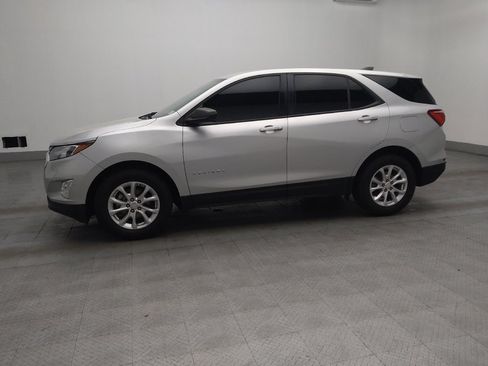 Used 2019 Chevrolet Equinox LS image 2