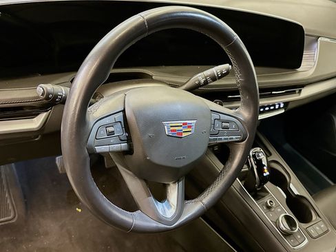 Used 2024 Cadillac XT4 Premium Luxury image 18