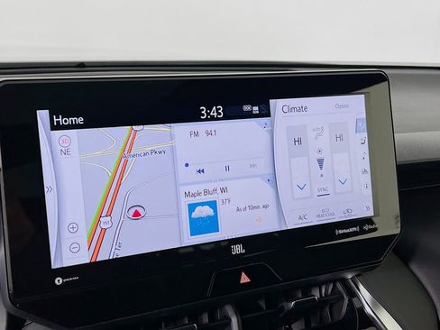 Used 2021 Toyota Venza Limited image 14