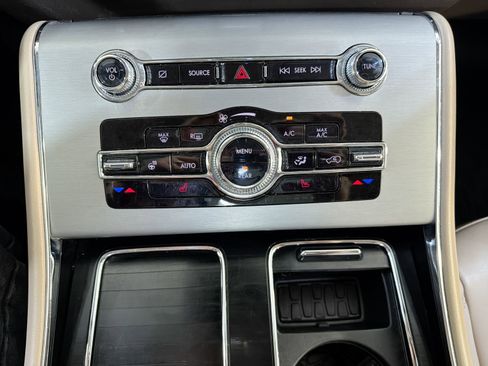 Used 2023 Lincoln Aviator AWD w/ Premium Package image 20