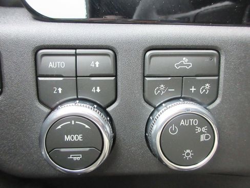 New 2026 GMC Sierra 1500 SLE AWD/4WD image 17