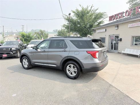 Used 2023 Ford Explorer XLT AWD/4WD image 2