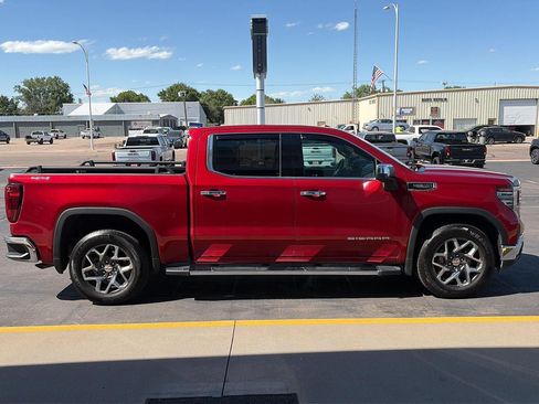 Used 2023 GMC Sierra 1500 SLT w/ SLT Premium Plus Package AWD/4WD image 4