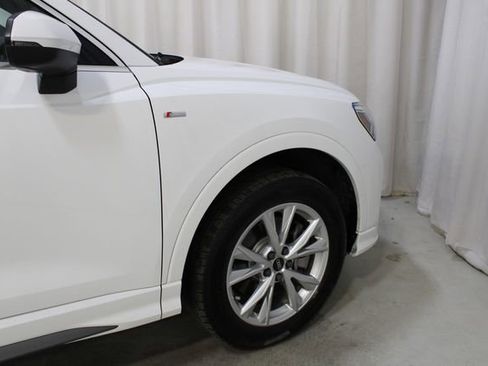 Used 2024 Audi Q3 2.0T Premium w/ Convenience Package AWD/4WD image 28