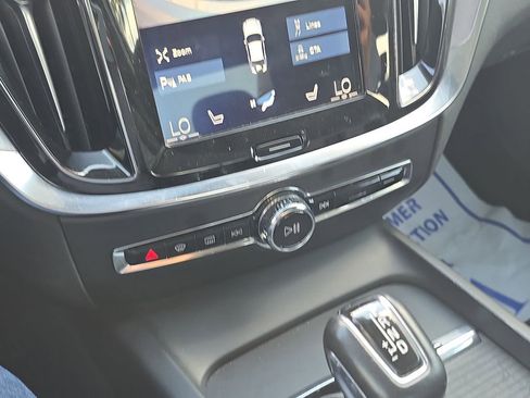 Used 2020 Volvo S60 T5 Momentum image 23