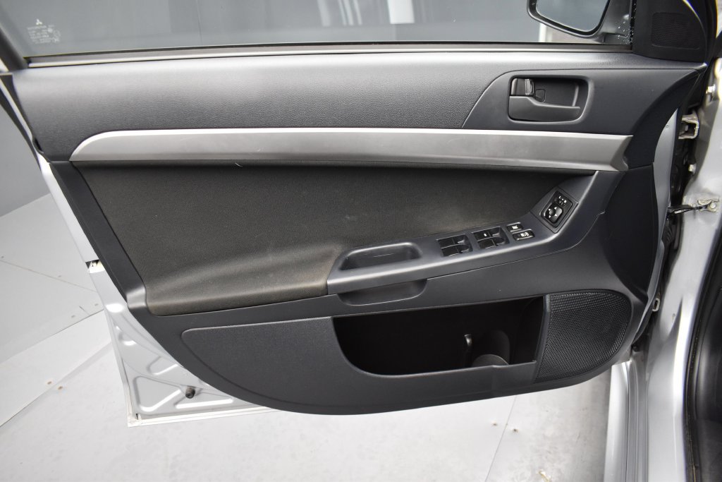 Used 2009 Mitsubishi Lancer ES FWD image 9