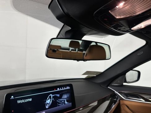 Used 2023 BMW 530i xDrive w/ Premium Package image 18