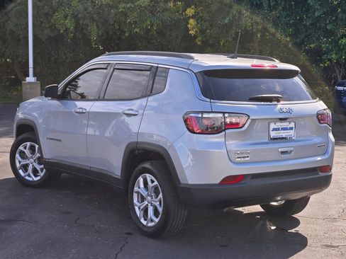 Used 2024 Jeep Compass Latitude image 14