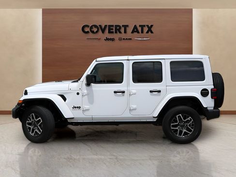 Used 2025 Jeep Wrangler Unlimited Sahara AWD/4WD image 2