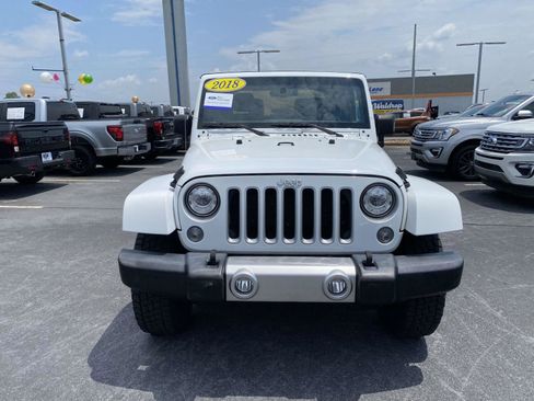 Used 2018 Jeep Wrangler Sahara w/ Connectivity Group AWD/4WD image 2