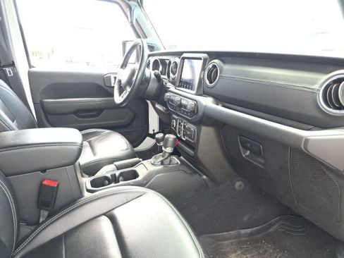 Used 2019 Jeep Wrangler Unlimited Sahara w/ Quick Order Package 24M Moab image 6