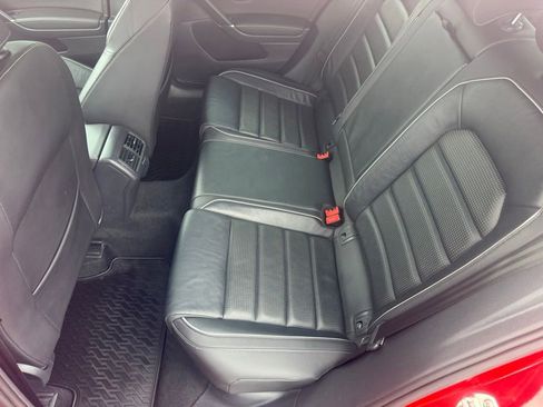 Used 2019 Volkswagen Golf R 4-Door AWD/4WD image 31