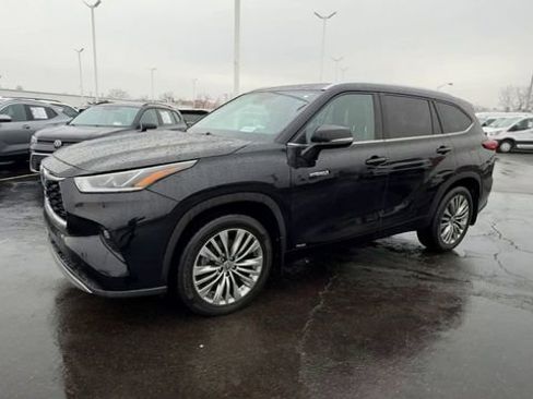 Used 2021 Toyota Highlander Platinum AWD/4WD image 4