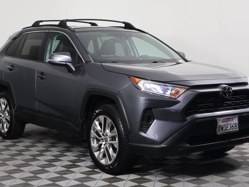 Used 2021 Toyota RAV4 XLE Premium FWD image 3