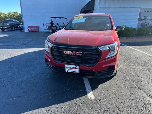 Used 2023 GMC Terrain SLE w/ Driver Convenience Package image 16
