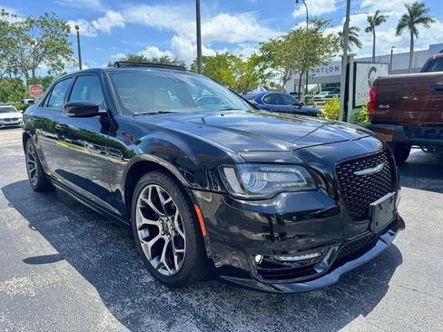 Used 2018 Chrysler 300 S w/ 300S Premium Group RWD image 3