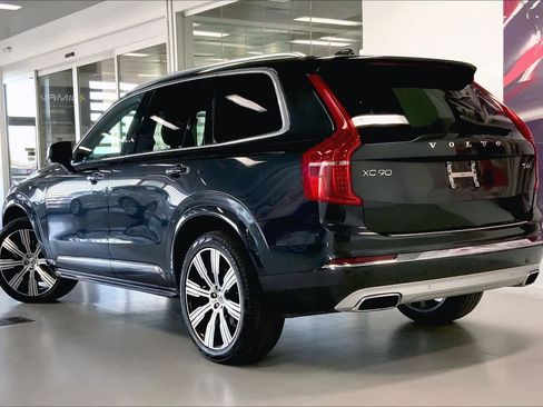 Used 2021 Volvo XC90 T6 Inscription w/ Climate Package image 4