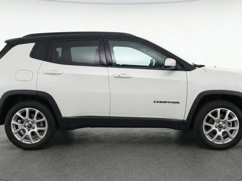Used 2025 Jeep Compass Limited AWD/4WD image 11