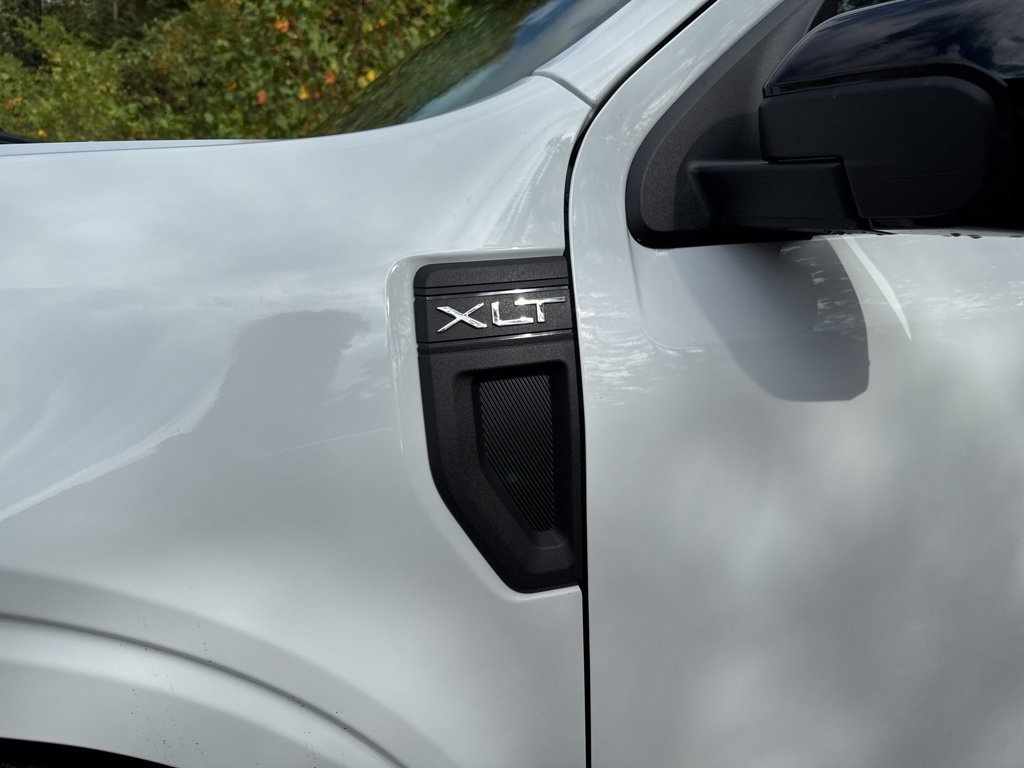 New 2025 Ford Maverick XLT w/ XLT Luxury Package FWD image 7