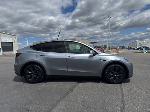 Used 2025 Tesla Model Y Long Range RWD image 8