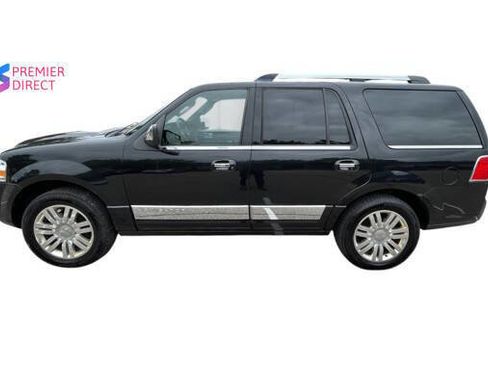 Used 2012 Lincoln Navigator 4WD image 2