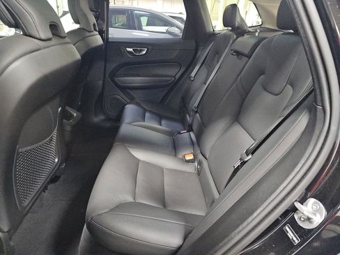 Used 2025 Volvo XC60 B5 Plus image 10
