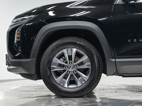 Used 2025 Chevrolet Equinox LT w/ Convenience Package II image 3