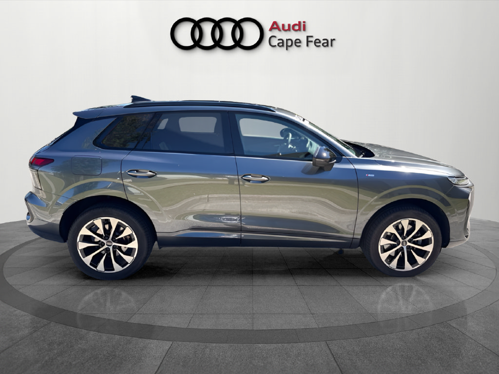 Used 2026 Audi Q3 quattro 2.0T w/ Driver Assistance Package AWD/4WD image 8