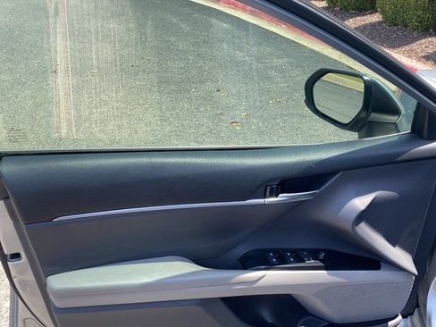 Used 2019 Toyota Camry LE FWD image 13