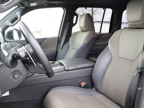 Used 2025 Lexus LX 700h Overtrail image 37