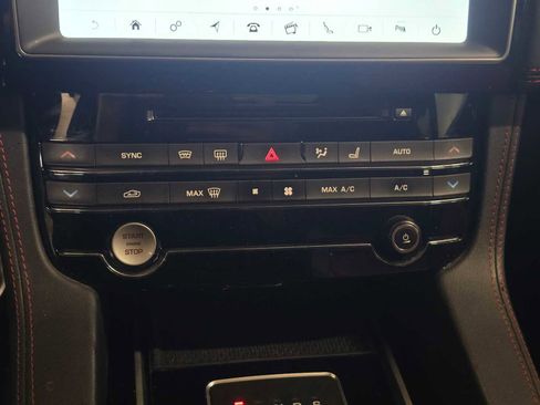 Used 2018 Jaguar F-PACE R-Sport image 30