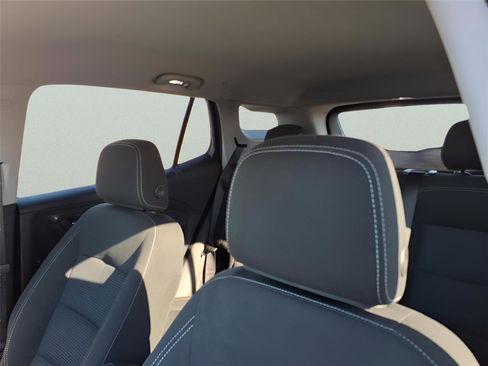 Used 2023 GMC Terrain SLE w/ Elevation Edition image 17