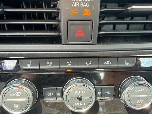 Used 2023 Volkswagen Jetta SE FWD image 9