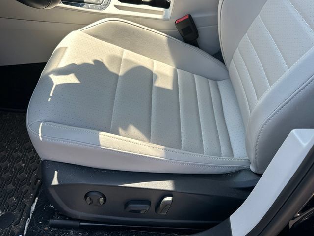 Used 2024 Volkswagen Jetta SE w/ Panoramic Sunroof Package FWD image 10