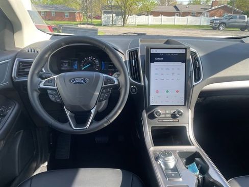 Used 2024 Ford Edge SEL w/ Convenience Package AWD/4WD image 3